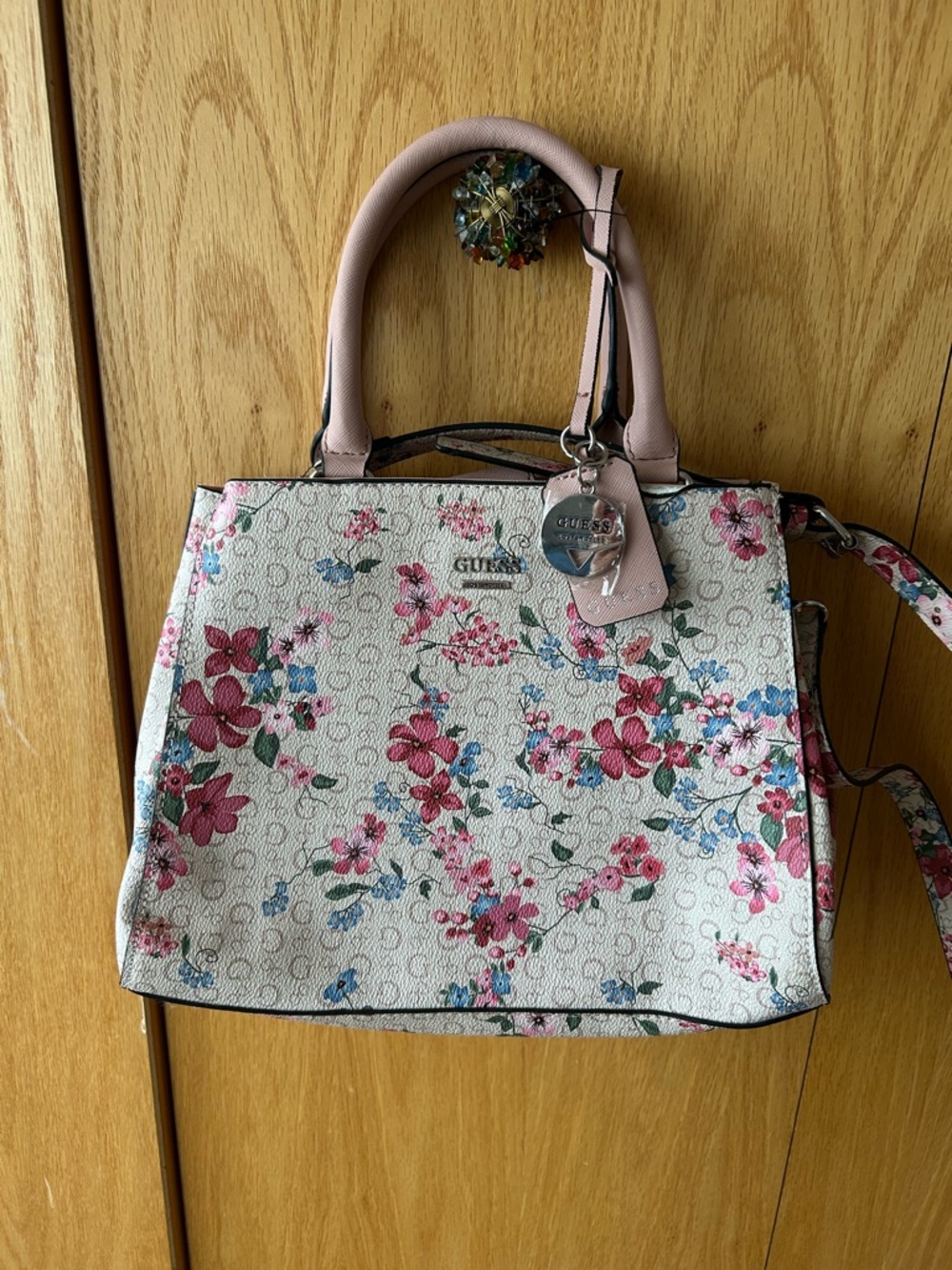 NEW! GUESS Los Angeles leather bag, beautiful flower pattern. Handles + strap